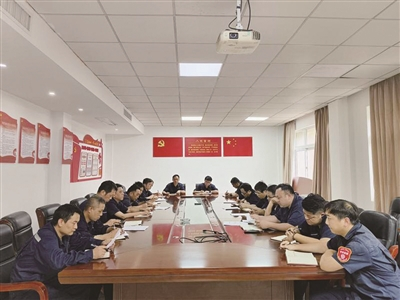 黨旗映紅爐火 黨旗映紅爐火